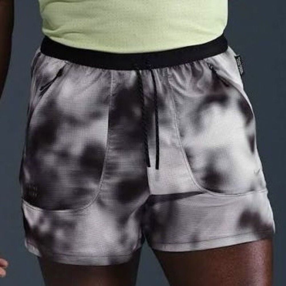 Nike Dri-FIT ADV Breathe Men’s Size S 4” White Black Running Division Shorts